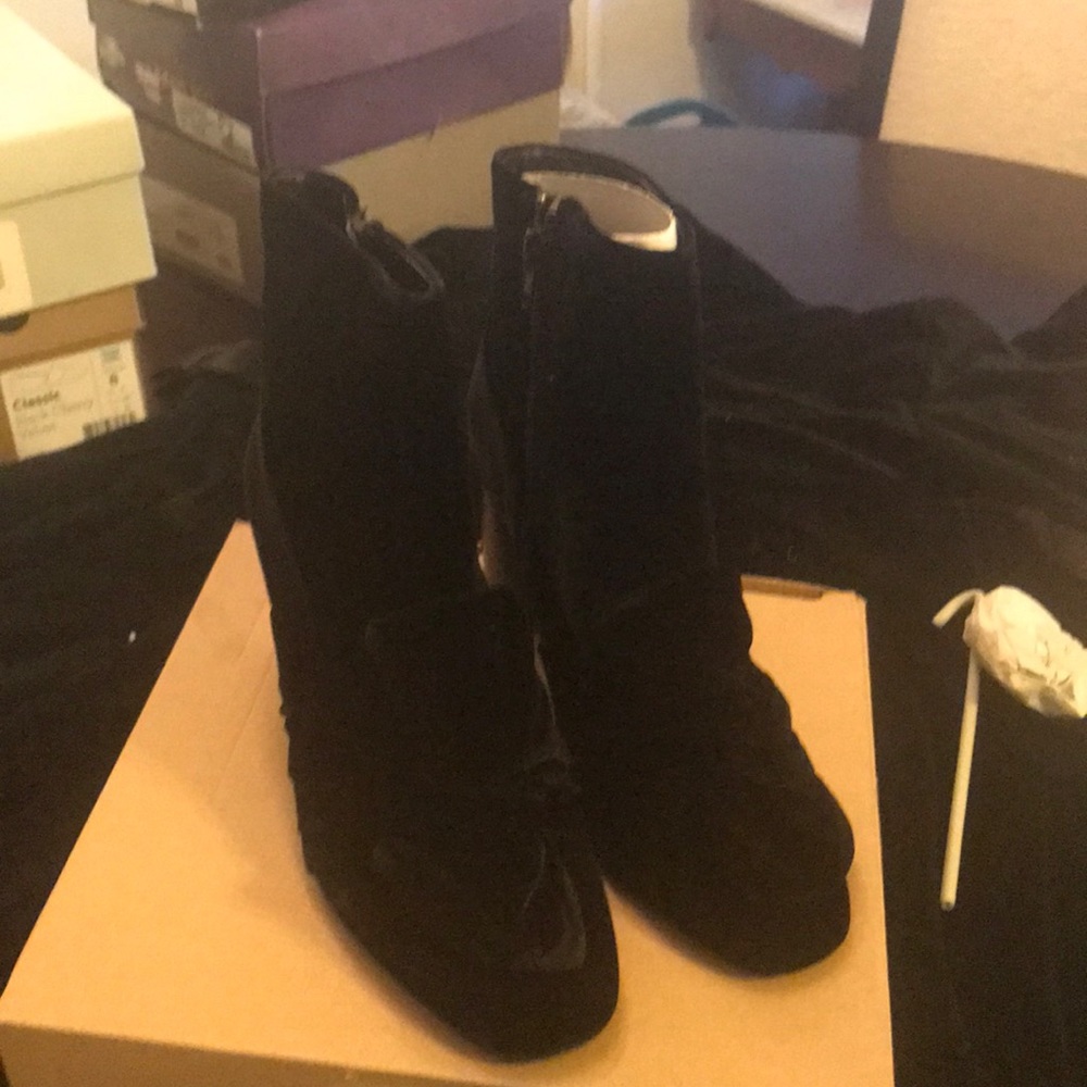 NWT Black Velvet bow booties!
